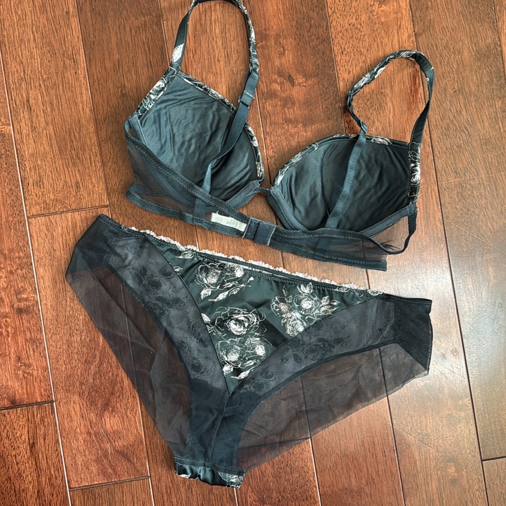 La Perla Grey Pink Floral Rose Crochet Lace Bra Panty Set 32D L - Picture 3 of 6